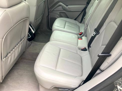 Used 2014 Porsche Cayenne AWD/4WD image 31