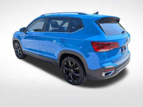Used 2023 Volkswagen Taos SE w/ Panoramic Sunroof Package AWD/4WD image 6