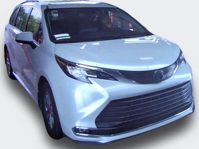 Used 2022 Toyota Sienna XLE