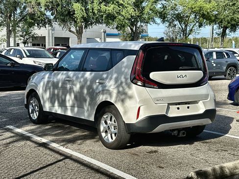 Used 2024 Kia Soul LX w/ Option Group 015 FWD image 6