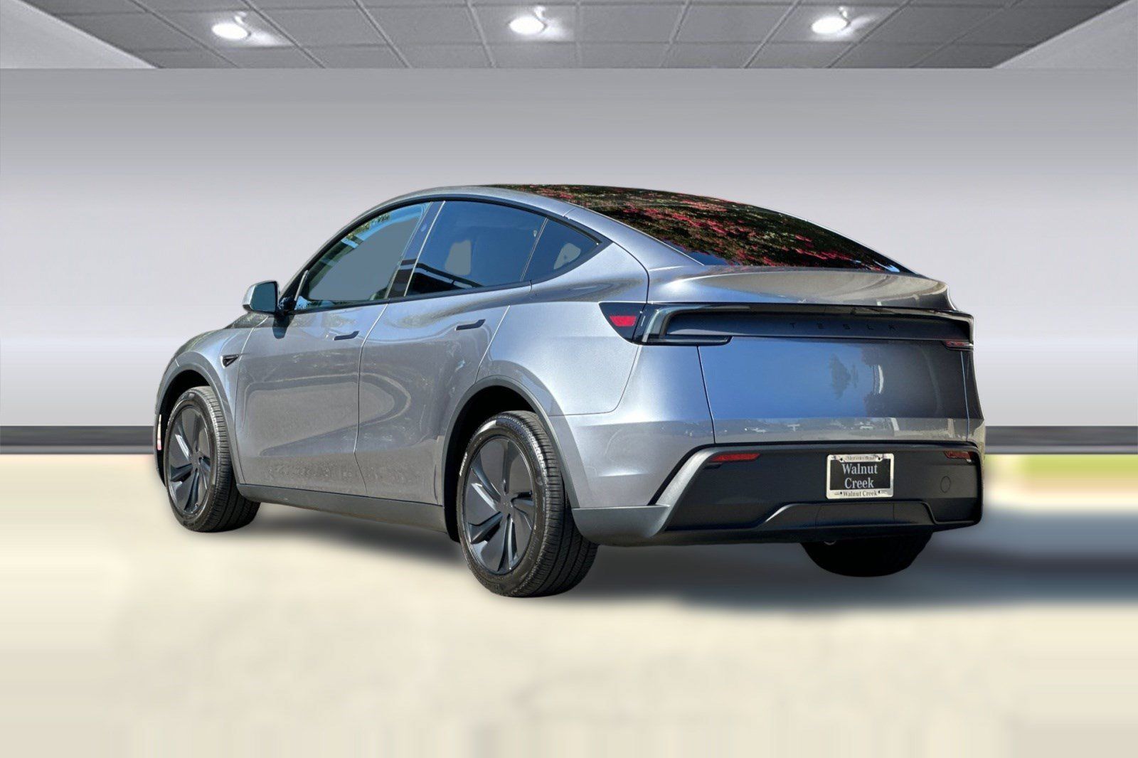 Used 2026 Tesla Model Y 2WD image 3
