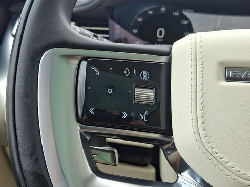 Used 2025 Land Rover Range Rover SE AWD/4WD image 21