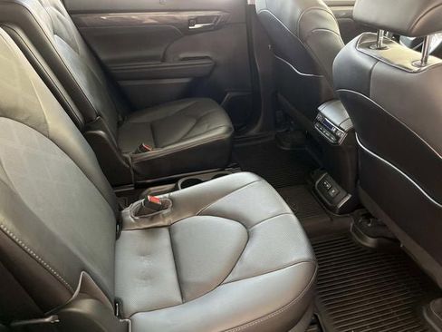 Used 2022 Toyota Highlander Platinum image 24