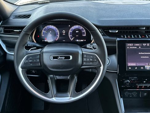 New 2025 Jeep Grand Cherokee Laredo X w/ Luxury Tech Group I image 14