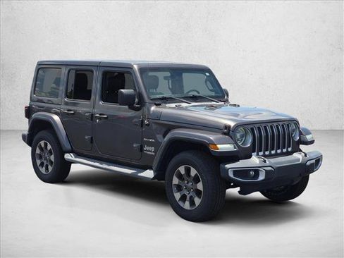 Used 2018 Jeep Wrangler Unlimited Sahara AWD/4WD image 3