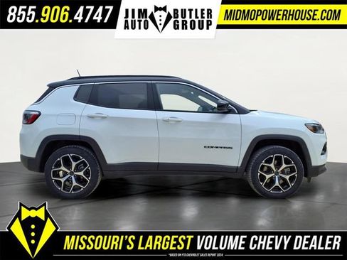 Used 2025 Jeep Compass Limited AWD/4WD image 2