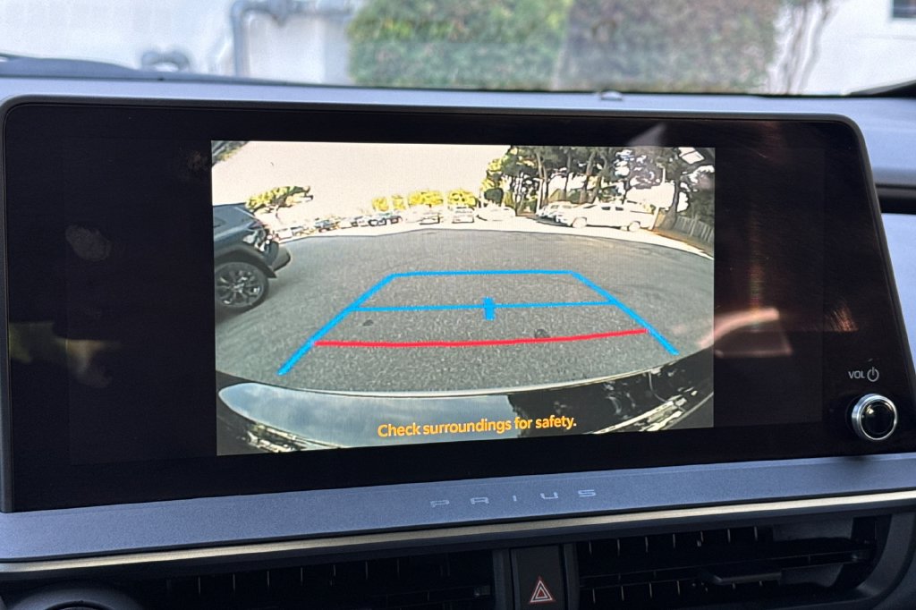 Certified 2025 Toyota Prius XLE FWD image 18
