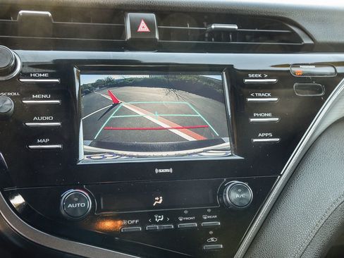 Certified 2020 Toyota Camry SE image 30