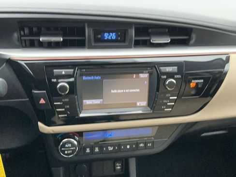 Used 2015 Toyota Corolla LE image 19