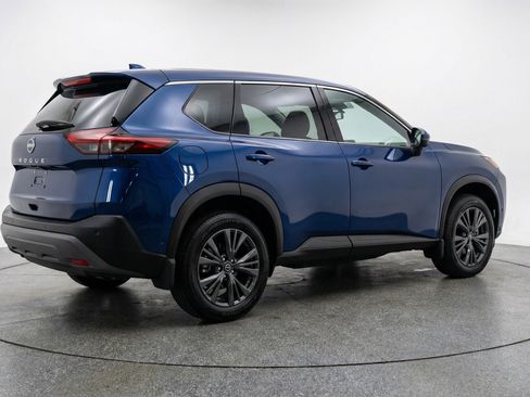 Used 2025 Nissan Rogue SV image 9
