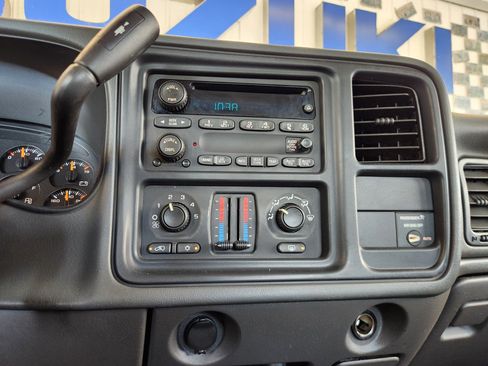Used 2004 Chevrolet Silverado 1500 LS AWD/4WD image 8