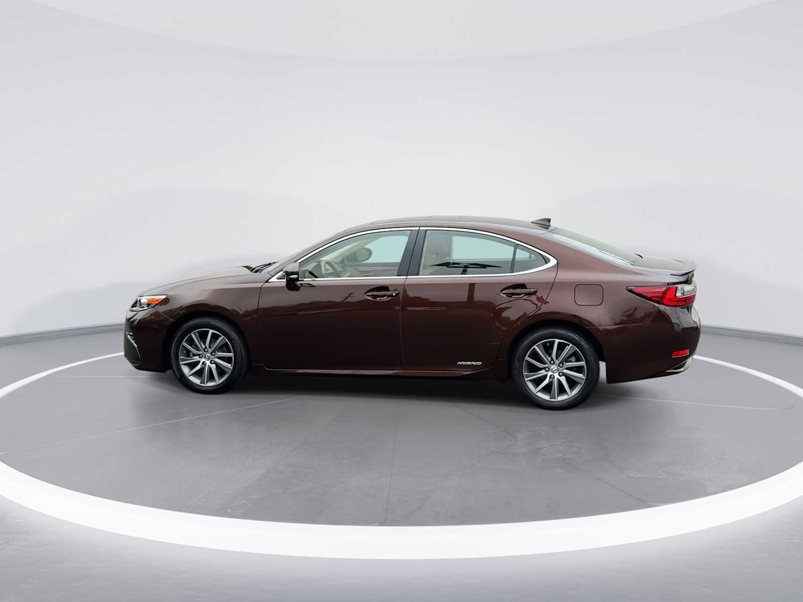 Used 2016 Lexus ES 300h w/ Luxury Package w/Wood Trim FWD image 5