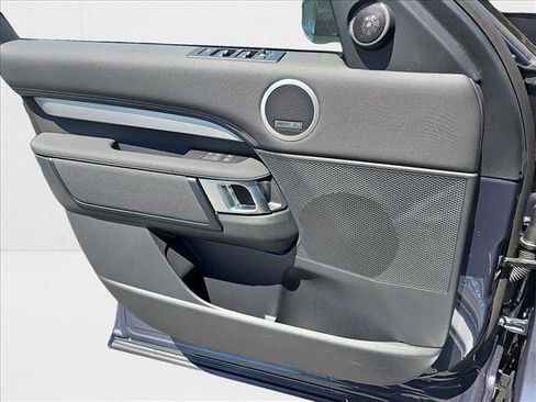 New 2025 Land Rover Discovery Dynamic SE image 27