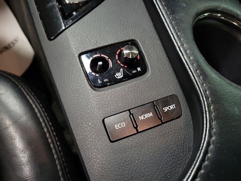 Used 2016 Toyota Avalon XLE image 17