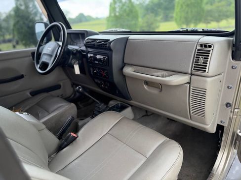 Used 2004 Jeep Wrangler 4WD w/ Dual Top Group image 18