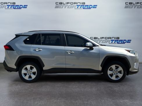 Used 2021 Toyota RAV4 XLE FWD image 4