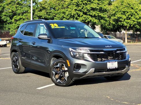 Used 2024 Kia Seltos EX AWD/4WD image 2
