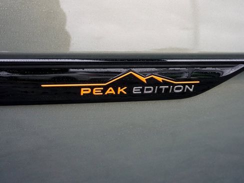 New 2026 Volkswagen Atlas Peak Edition image 3