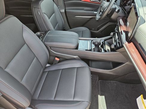 New 2026 Chevrolet Traverse Z71 w/ Driver Confidence Package AWD/4WD image 17