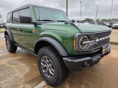 New 2025 Ford Bronco Badlands AWD/4WD image 3