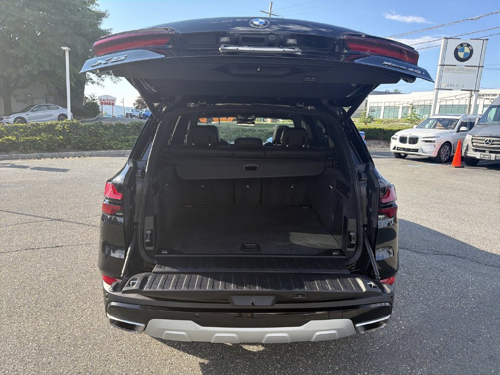 Used 2024 BMW X5 xDrive40i w/ Parking Assistance Package AWD/4WD image 27