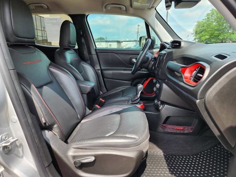 Used 2019 Jeep Renegade Trailhawk AWD/4WD image 15