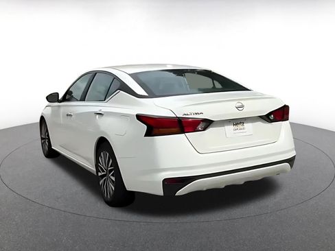 Used 2025 Nissan Altima 2.5 SV FWD image 11