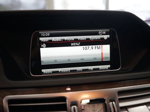 Used 2014 Mercedes-Benz E 350 4MATIC Sedan image 36