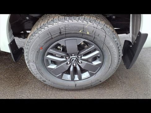 New 2025 Nissan Frontier SV image 9