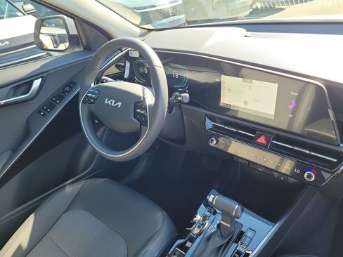 New 2026 Kia Niro EX FWD image 8