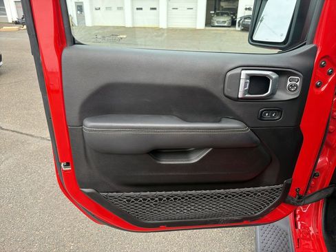 Used 2023 Jeep Wrangler Unlimited Sahara w/ Cold Weather Group AWD/4WD image 11