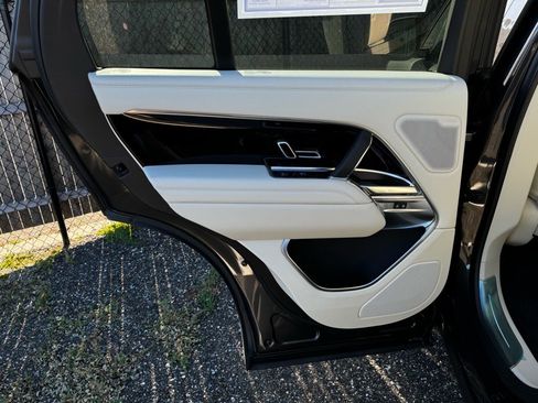 New 2025 Land Rover Range Rover SE image 14