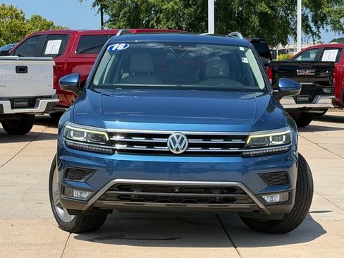 Used 2018 Volkswagen Tiguan SEL Premium FWD image 2