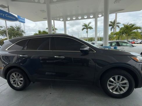 Used 2018 Kia Sorento FWD image 7