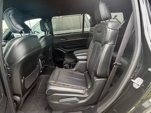 Used 2021 Jeep Grand Cherokee L Summit w/ Luxury Tech Group V AWD/4WD image 12