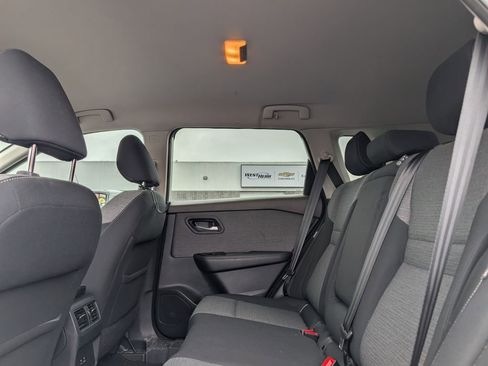 Used 2021 Nissan Rogue SV image 14