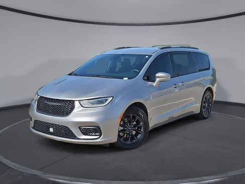 Used 2021 Chrysler Pacifica Touring w/ S Appearance Package FWD image 1