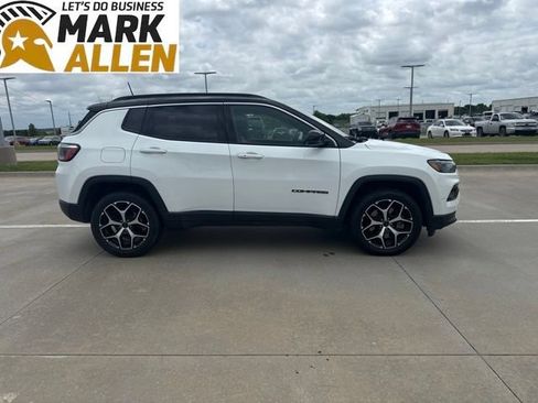 Used 2025 Jeep Compass Limited AWD/4WD image 6