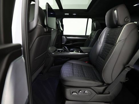 Used 2026 Cadillac Escalade ESV V image 15