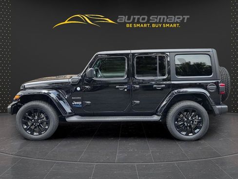 Used 2022 Jeep Wrangler Unlimited Sahara w/ Cold Weather Group AWD/4WD image 2