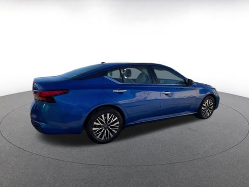 Used 2025 Nissan Altima 2.5 SV image 15