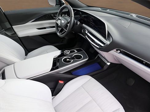 Certified 2024 Cadillac Lyriq Luxury image 28