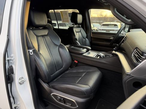 Used 2024 Jeep Wagoneer Series II w/ Flexible Seating Group image 31