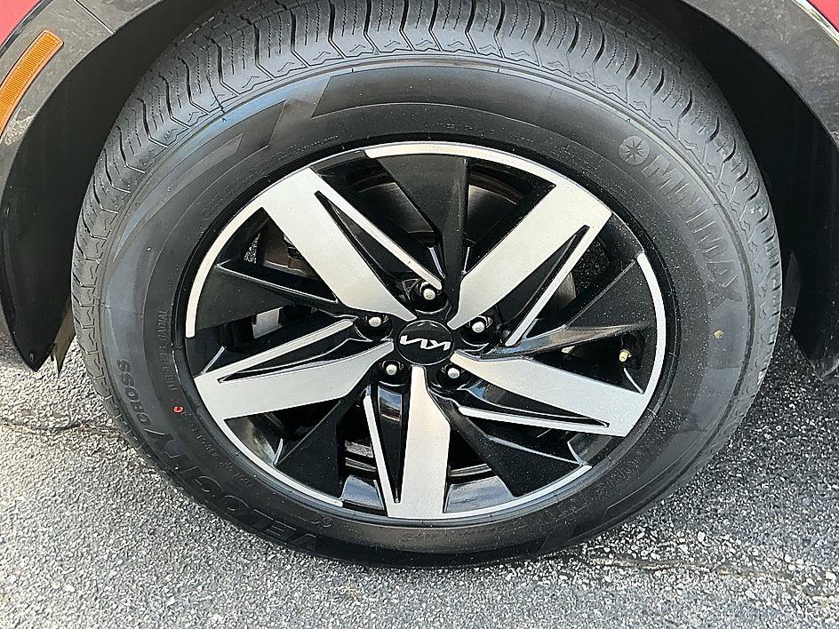 Used 2022 Kia Sorento S FWD image 8