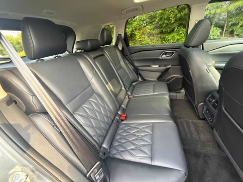 Used 2025 Nissan Rogue Platinum w/ Platinum Premium Package FWD image 29