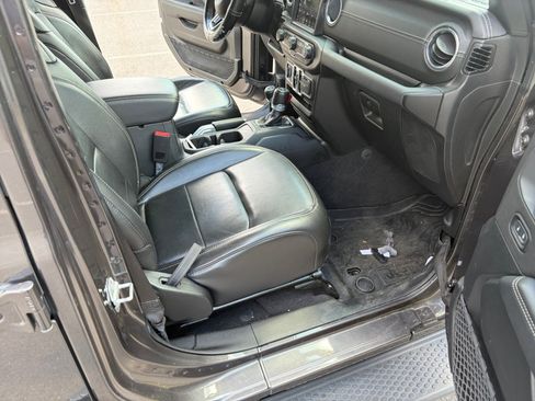 Used 2020 Jeep Wrangler Unlimited Sahara AWD/4WD image 32