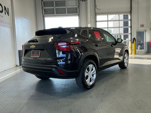 Used 2025 Chevrolet Trax LS FWD image 18