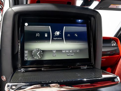 Used 2021 Rolls-Royce Cullinan Black Badge image 40