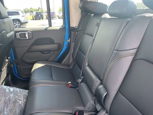 New 2025 Jeep Gladiator Sport image 23