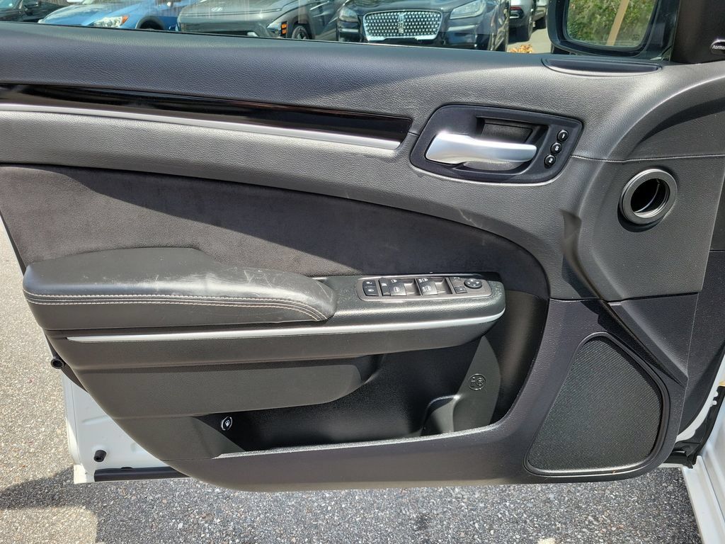 Used 2023 Chrysler 300 C RWD image 17
